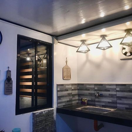 Central Hub Homestay Puerto Princesa Exterior foto