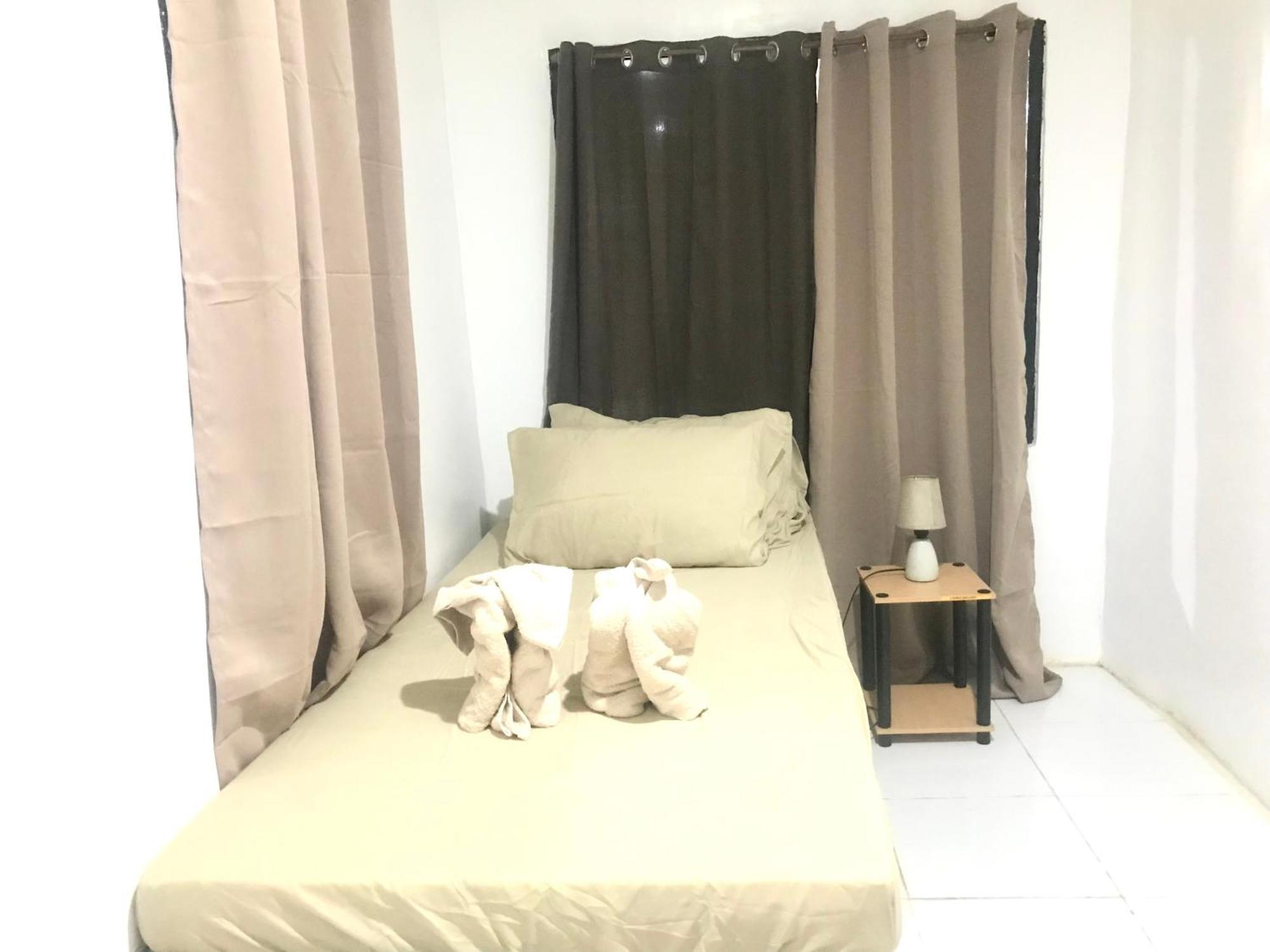 Central Hub Homestay Puerto Princesa Exterior foto