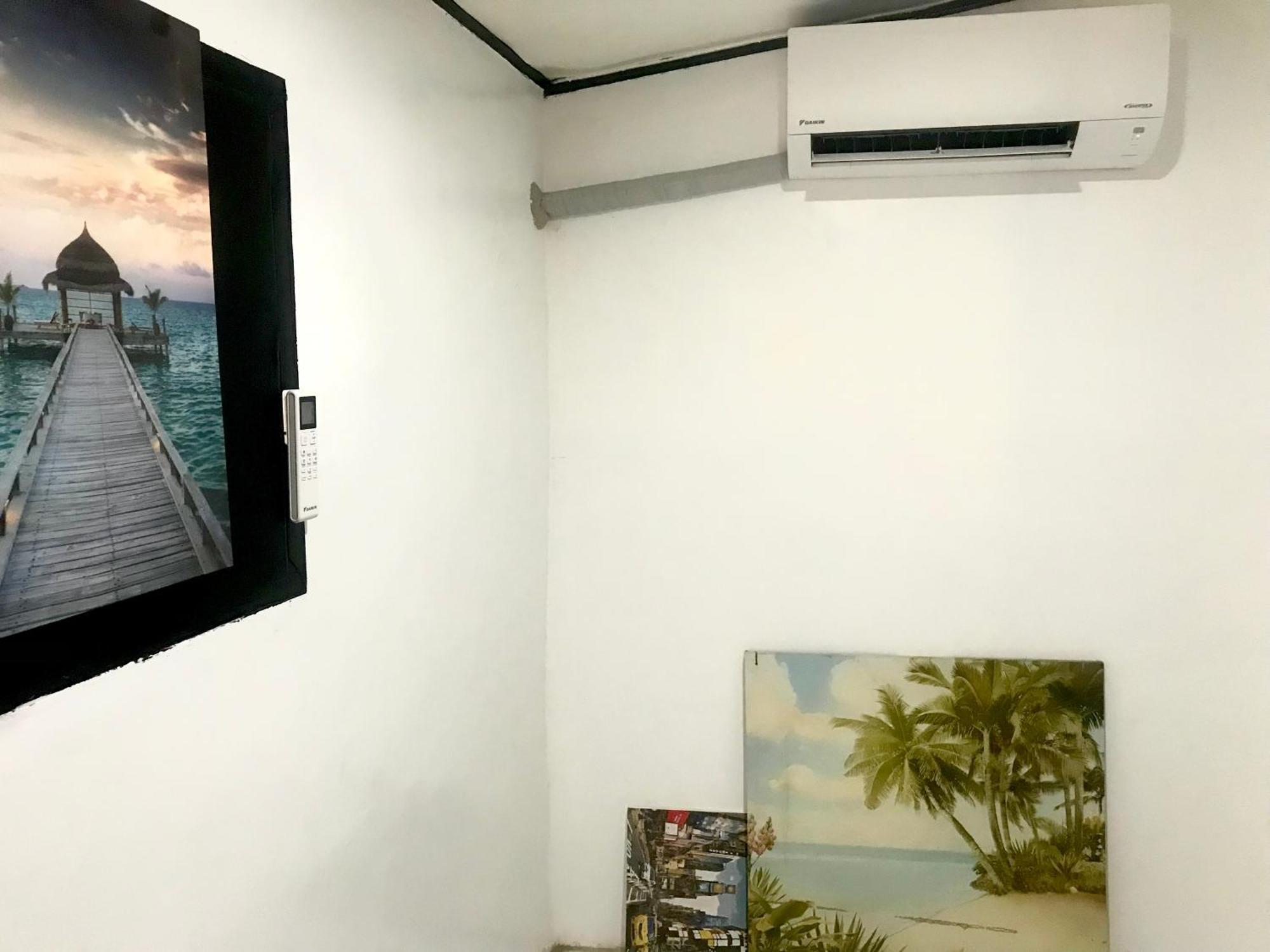 Central Hub Homestay Puerto Princesa Exterior foto