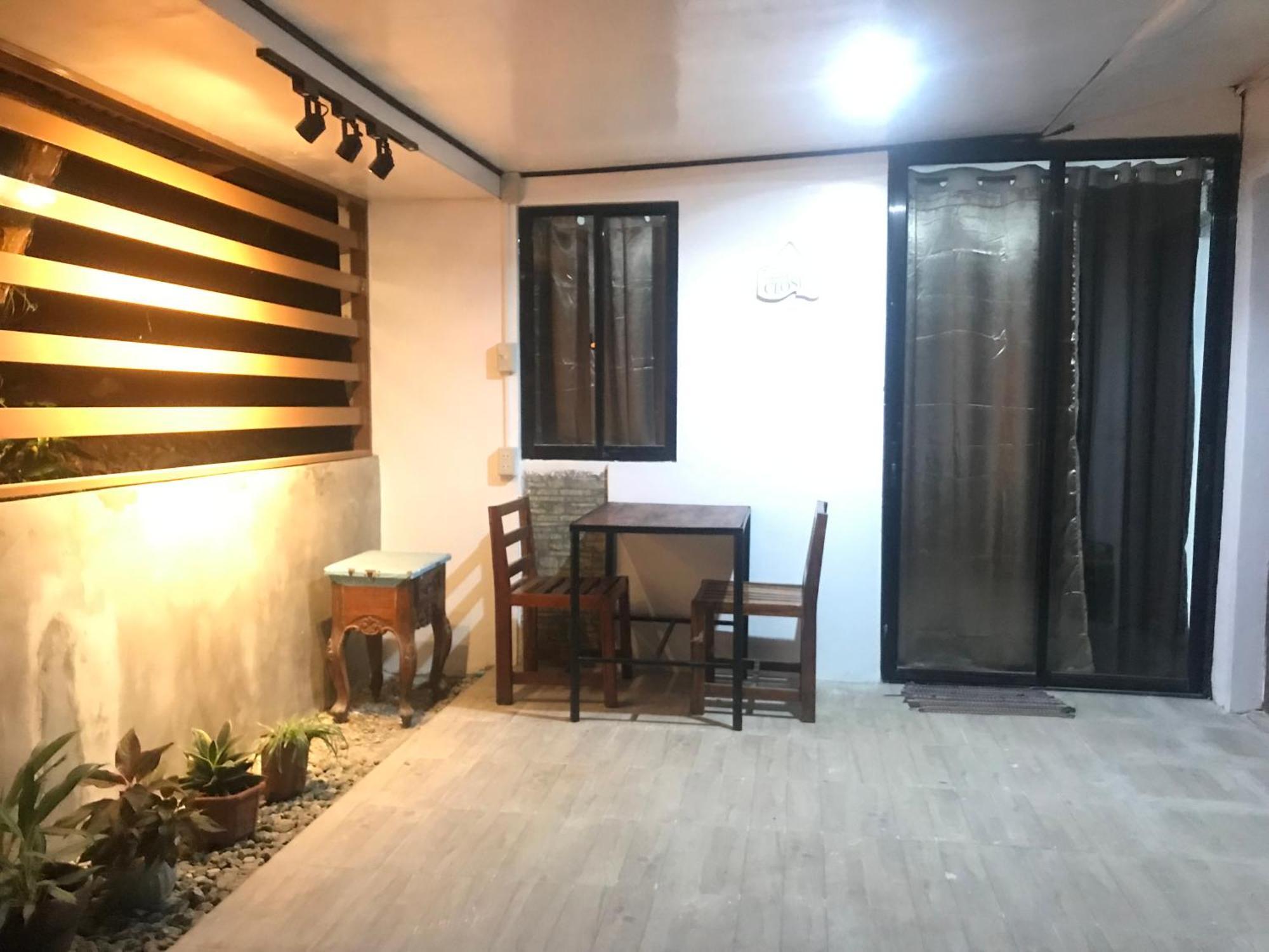 Central Hub Homestay Puerto Princesa Exterior foto