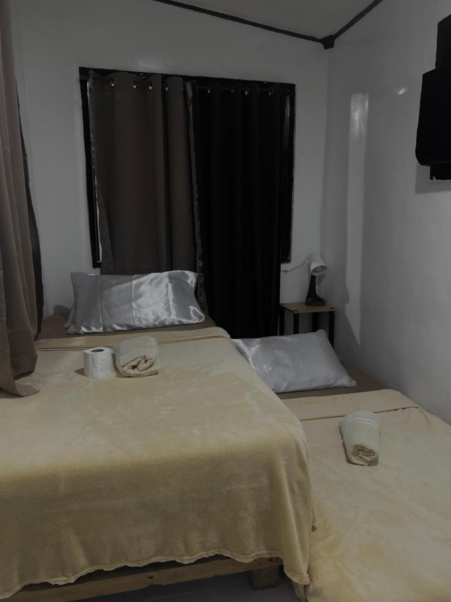 Central Hub Homestay Puerto Princesa Exterior foto